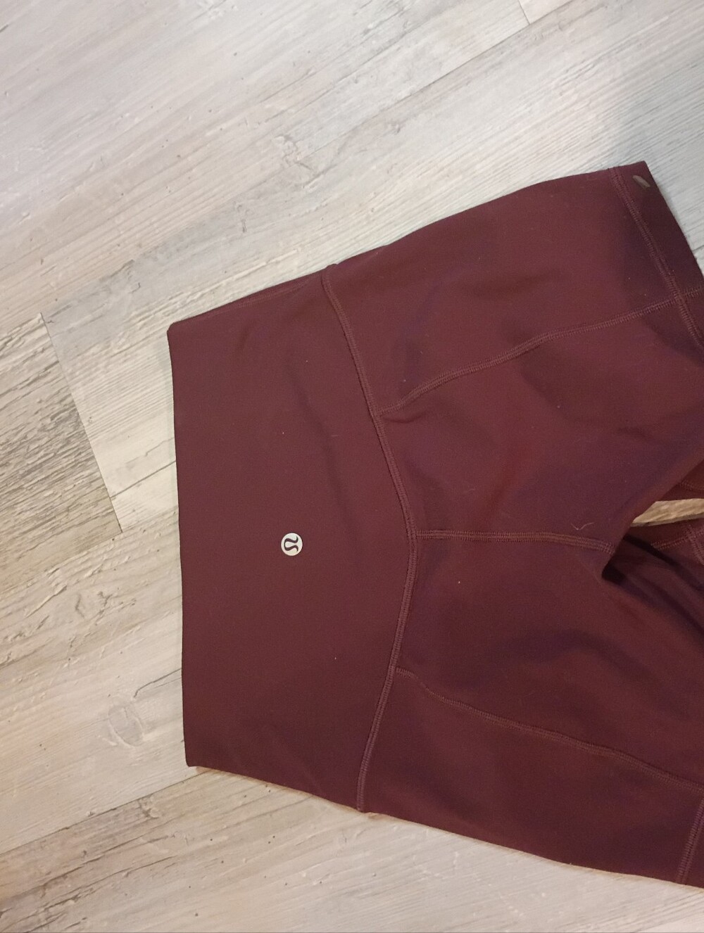 Lululemon - Picture 3 of 5